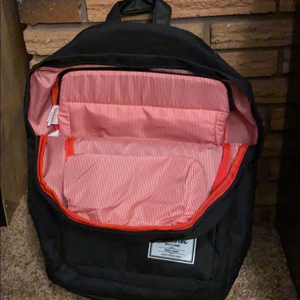 Herschel Backpack - Picture 2 of 4